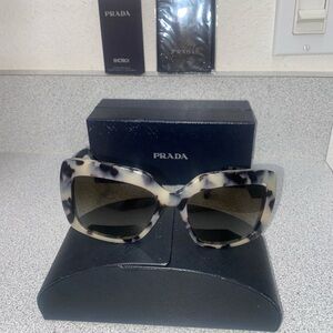 Prada SPR 03Q-A KAD-4M1 2N Cat Eye Tortoise Oversized Sunglasses 55-17-140 EUC